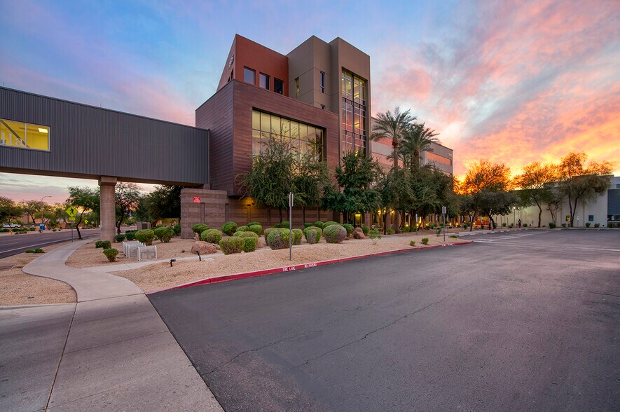 More Photos Of 9305 W Thomas Rd, Phoenix Medical For Lease