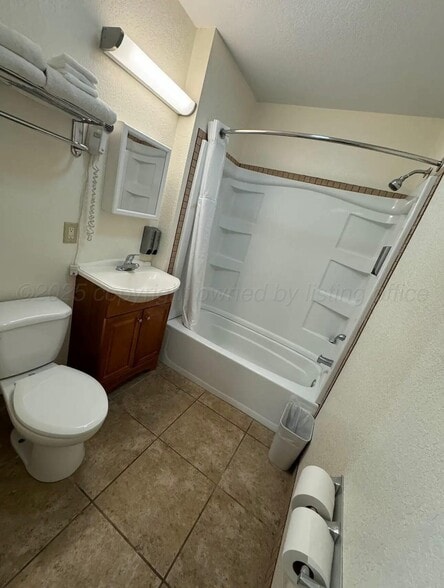 More Photos Of 107 W Kingman Ave, Canadian Hotel For Sale