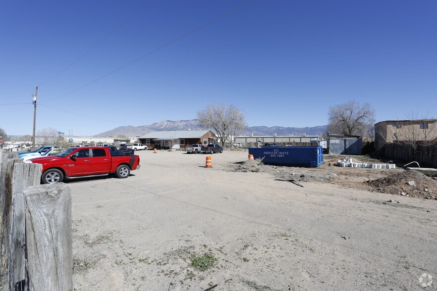 More Photos Of 300 Ranchitos Rd NE, Albuquerque Contractor Storage Yard For Lease