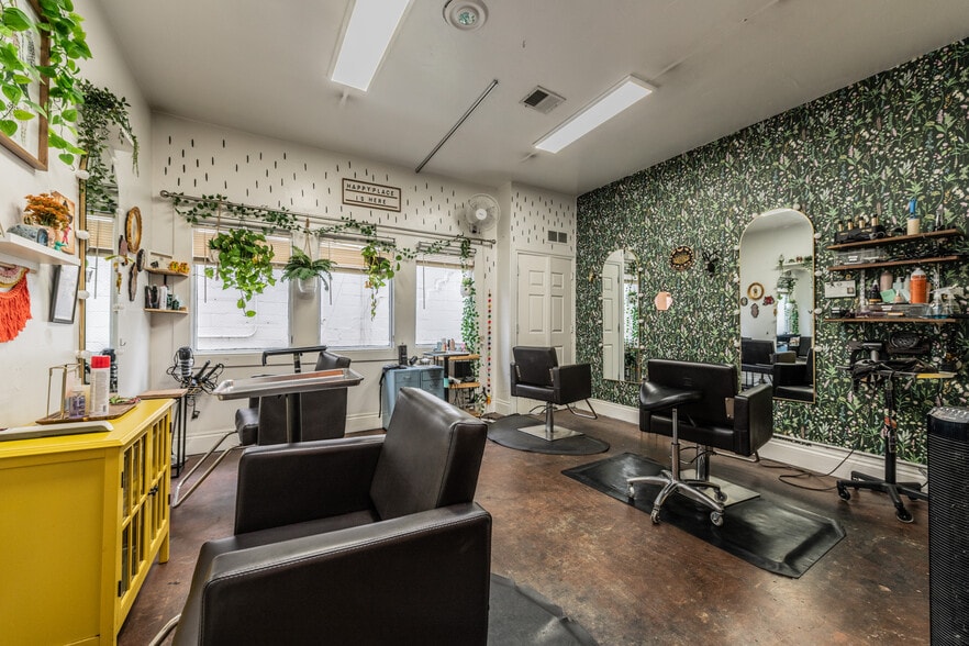 More Photos Of 250 W Olmos Dr, San Antonio Storefront Retail Office For Lease