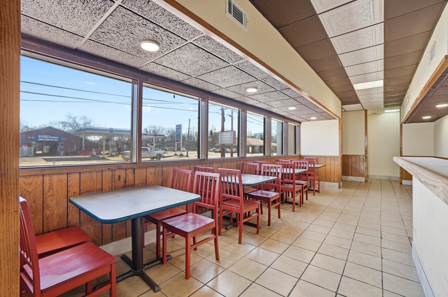 More Photos Of 1610 Germantown Rd, Middletown Restaurant For Sale