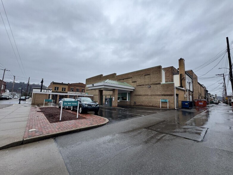 More Photos Of 506 Merchant St, Ambridge Bank For Sale