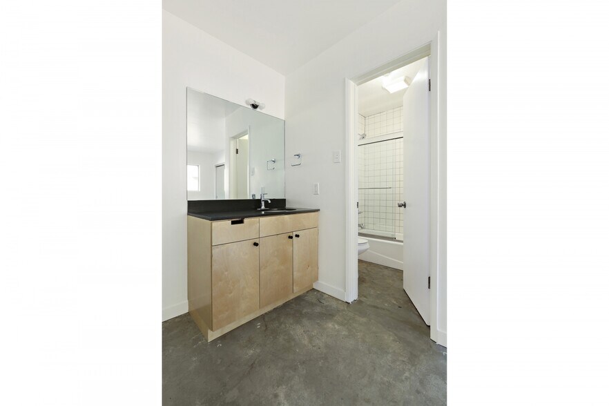 More Photos Of 146 N Vendome St, Los Angeles Apartments For Sale
