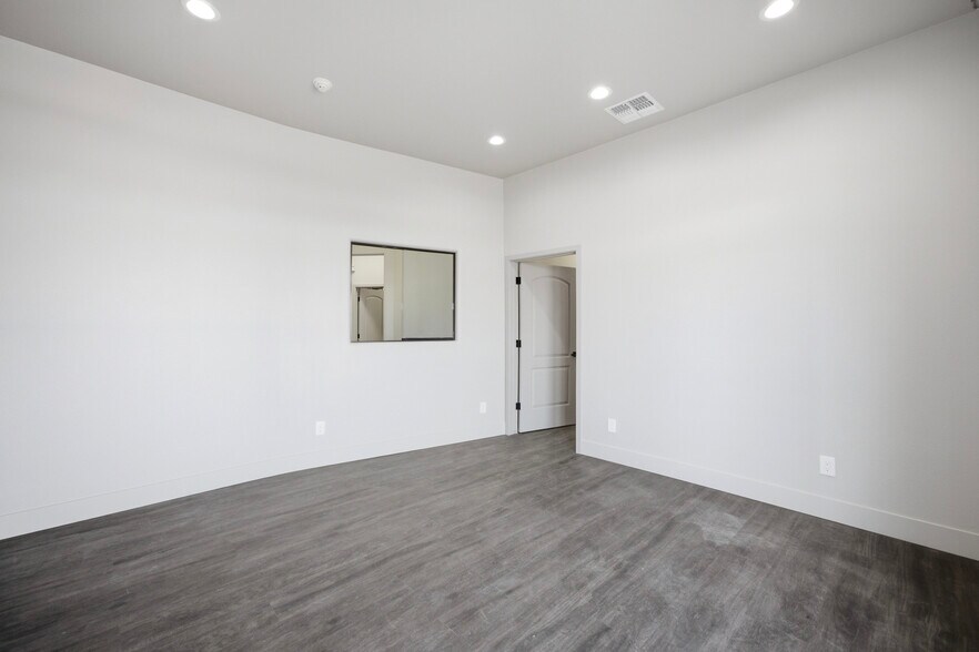More Photos Of 3939 N Stockton Hill Rd, Kingman Office For Lease