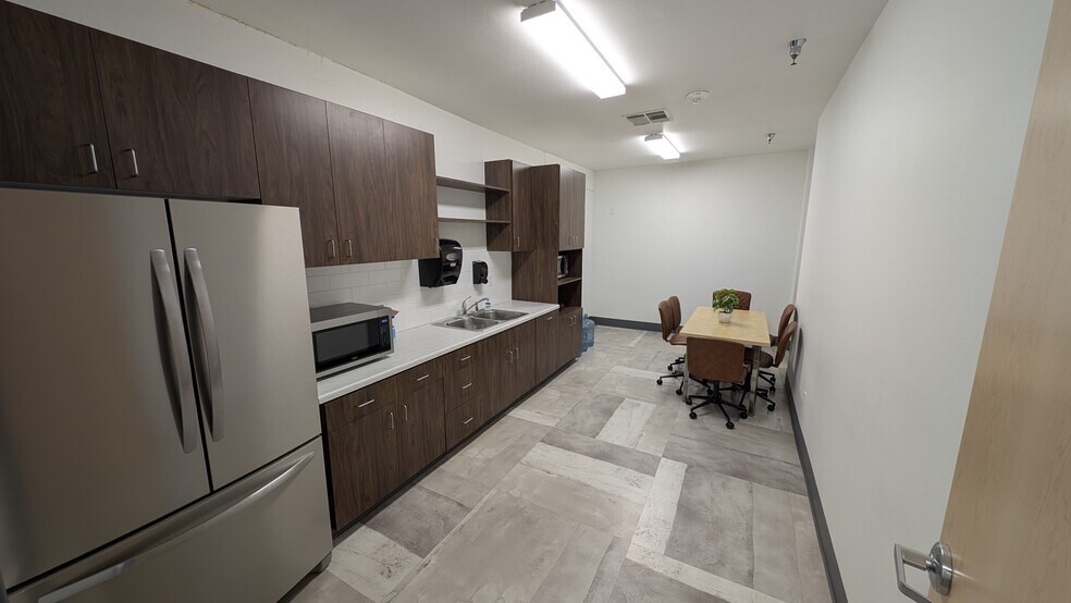 More Photos Of 1640-1658 S State St, Orem Freestanding For Lease