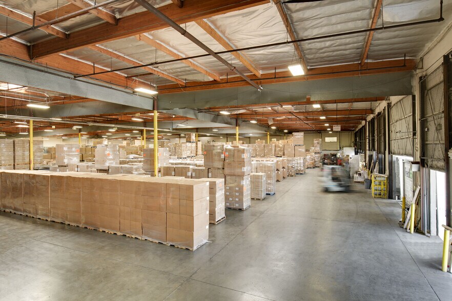 More Photos Of 347 S Stimson Ave, City Of Industry Warehouse For Lease