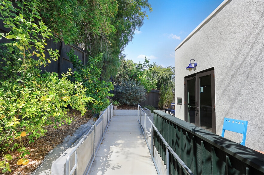 More Photos Of 1913-1915 Hyperion Ave, Los Angeles Loft Creative Space For Sale