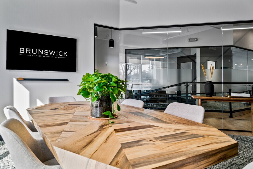 More Photos Of 27 S Squirrel Rd, Auburn Hills Coworking Space