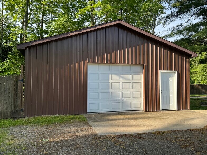 More Photos Of 482 N Sage Lake Rd, Hale Freestanding For Sale