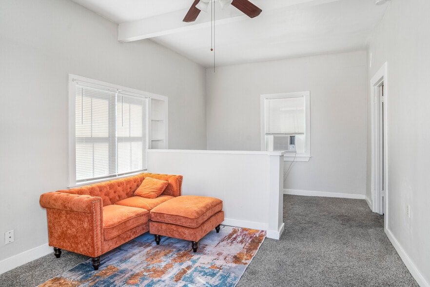 More Photos Of 1110 W Ashby Pl, San Antonio Apartments For Sale