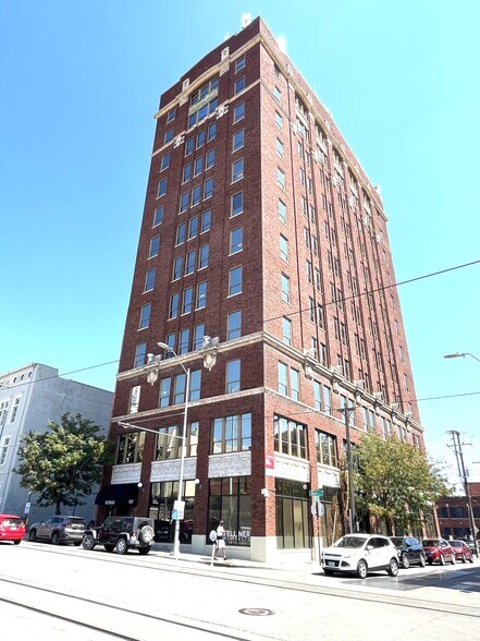 Primary Photo Of 1627 Main St, Kansas City Office For Lease
