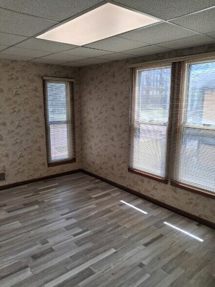 More Photos Of 442 N Lake St, Aurora Office For Sale