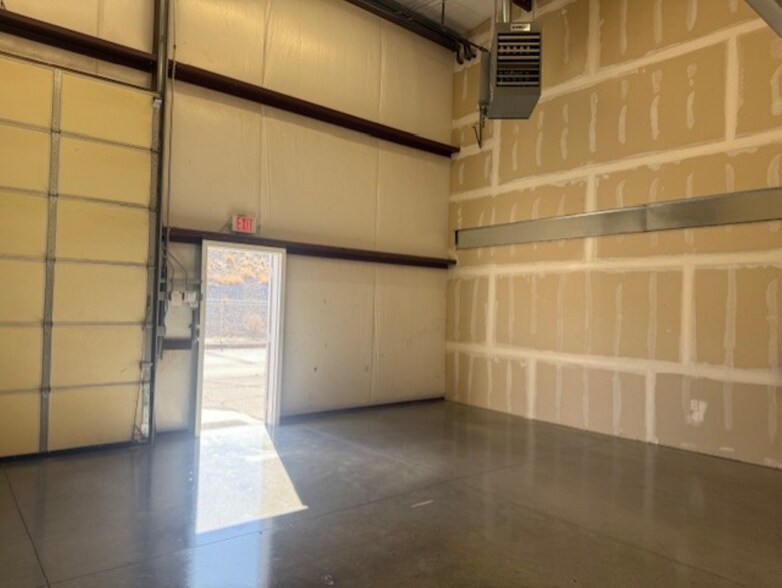 More Photos Of 2420 Midtown Plz NE, Albuquerque Warehouse For Lease