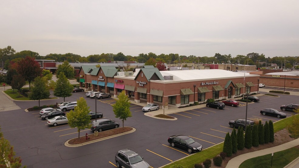 More Photos Of 830 E Kensington Rd, Arlington Heights Freestanding For Lease