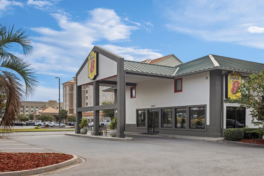 More Photos Of 1825 W Hill Ave, Valdosta Hotel For Sale