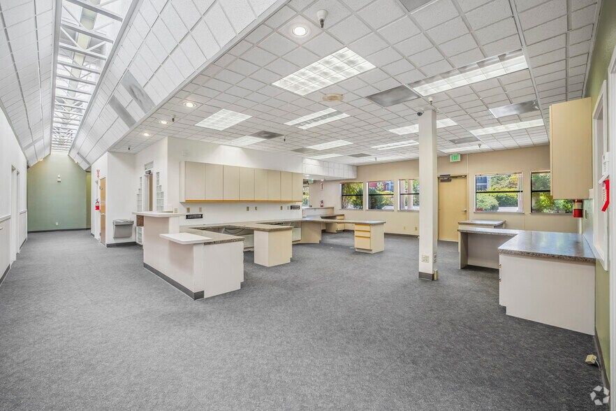 More Photos Of 3111 Professional Dr, Auburn Medical For Sale