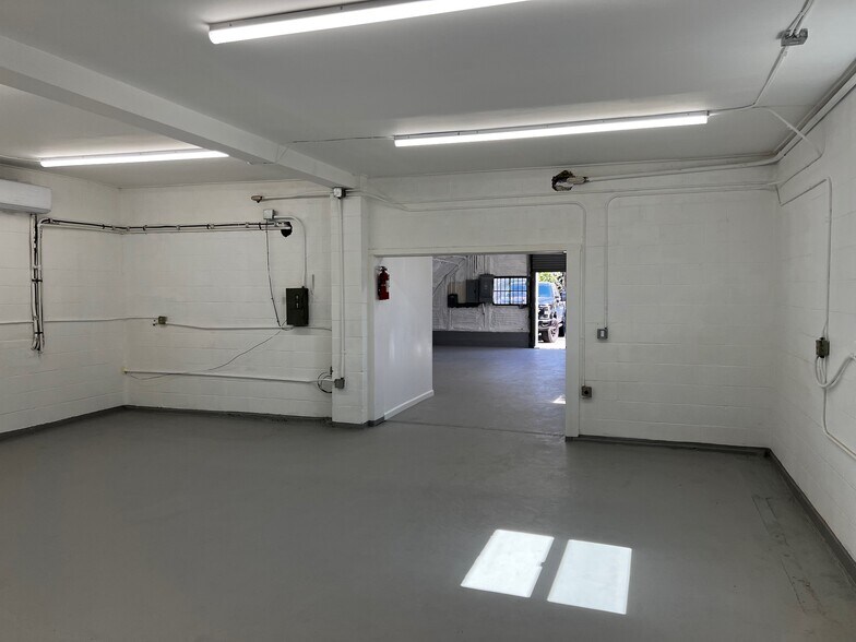 More Photos Of 17450 Shelburne Way, Los Gatos Warehouse For Lease