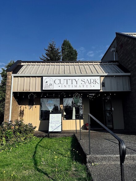 More Photos Of 2709-2811 Bridgeport Way, Tacoma Unknown For Lease