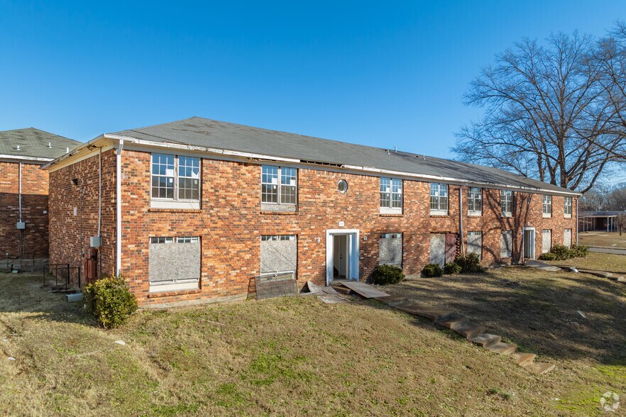 Primary Photo Of 1717 Crimson Cir, Memphis Apartments For Sale