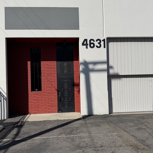 More Photos Of 4605-4631 S Alameda St, Los Angeles Unknown For Lease