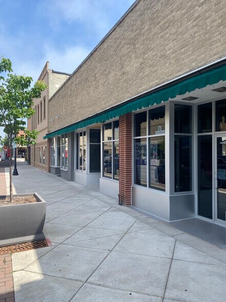 More Photos Of 5715 6th Ave, Kenosha Freestanding For Sale