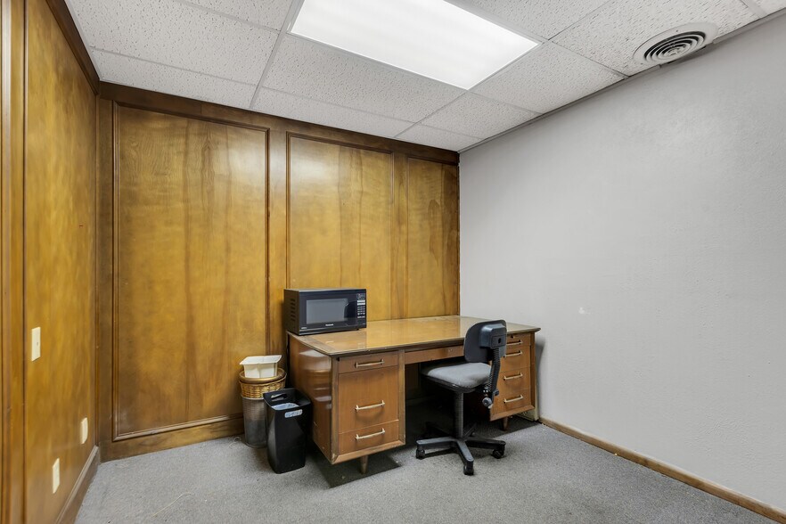 More Photos Of 2479 E 11th St, Odessa Medical For Sale