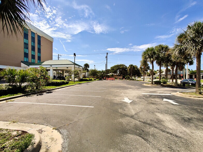More Photos Of 501 N Grandview Ave, Daytona Beach Medical For Lease
