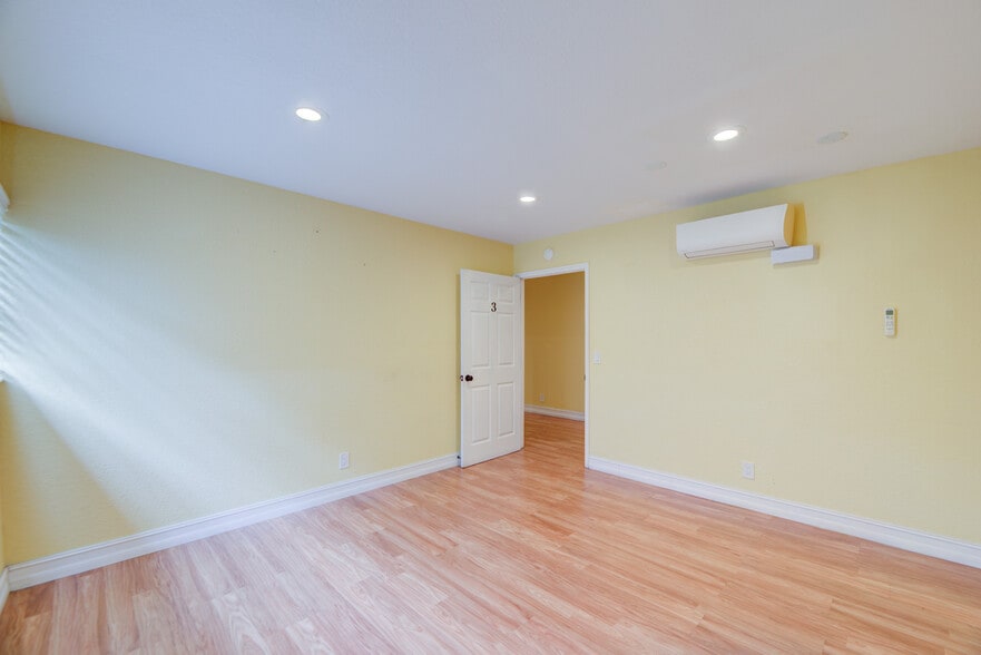 More Photos Of 359 10th St, West Palm Beach Storefront Retail Office For Lease