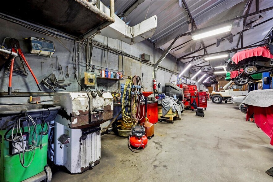 More Photos Of 1470 North St, Beaumont Auto Repair For Sale