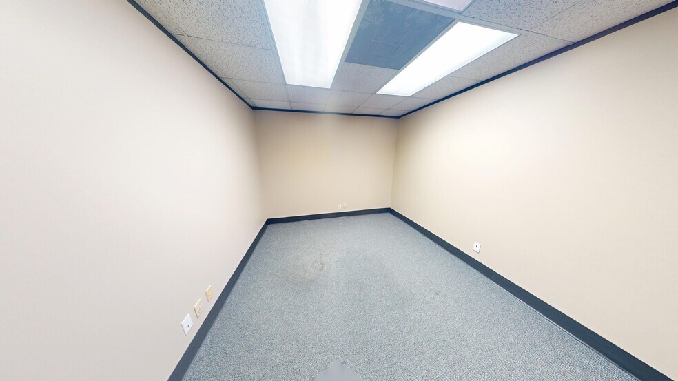 More Photos Of 9776 Whithorn Dr, Houston Showroom For Lease