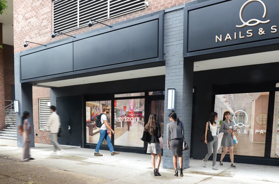 Primary Photo Of 40 Harrison St, New York Apartments For Lease