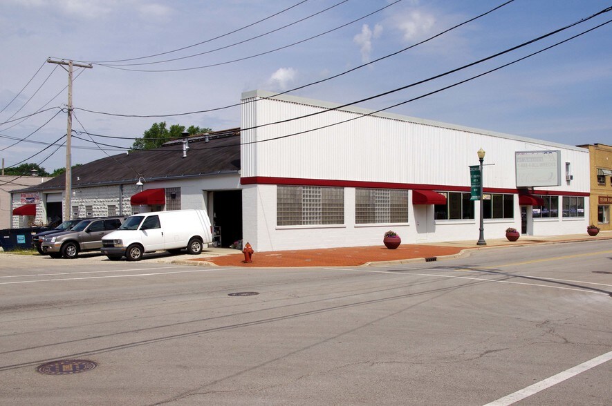 More Photos Of 455 N Ottawa St, Joliet Light Distribution For Lease