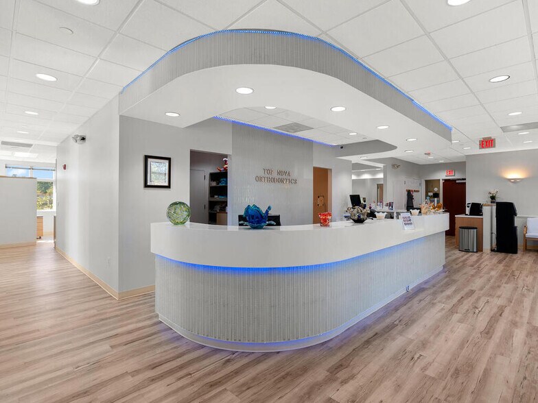 More Photos Of 46165 Westlake Dr, Sterling Medical For Sale