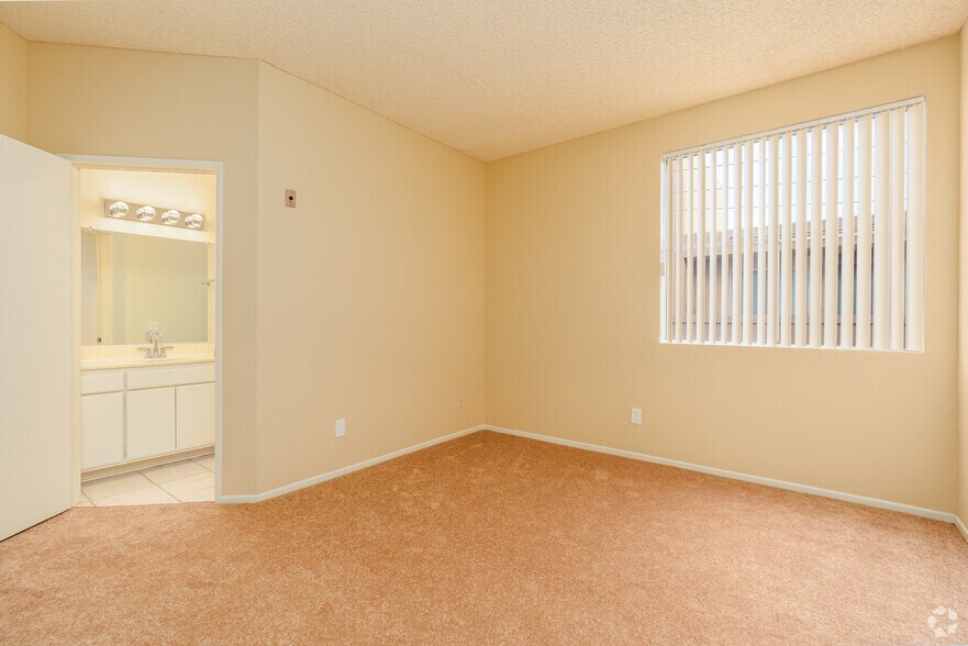 More Photos Of 10621 Valley Spring Ln, North Hollywood Apartments For Sale