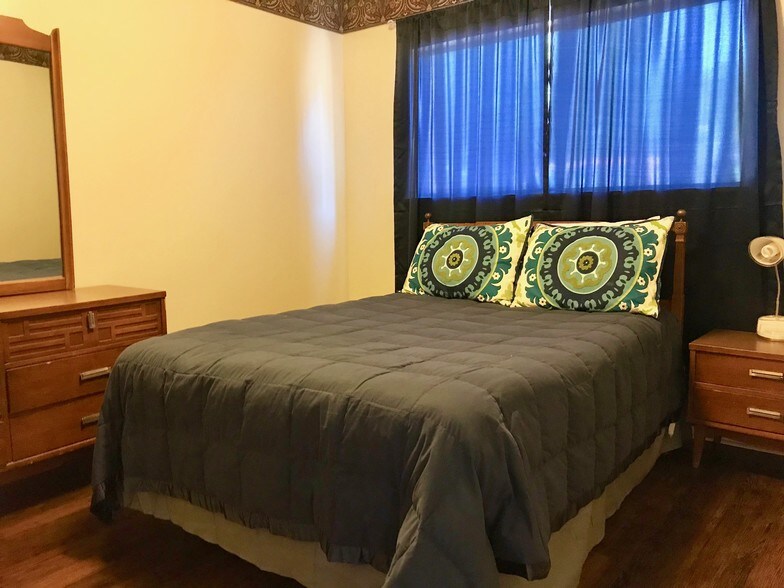 More Photos Of 528 S Saunders Ave, Tyler Hotel For Sale