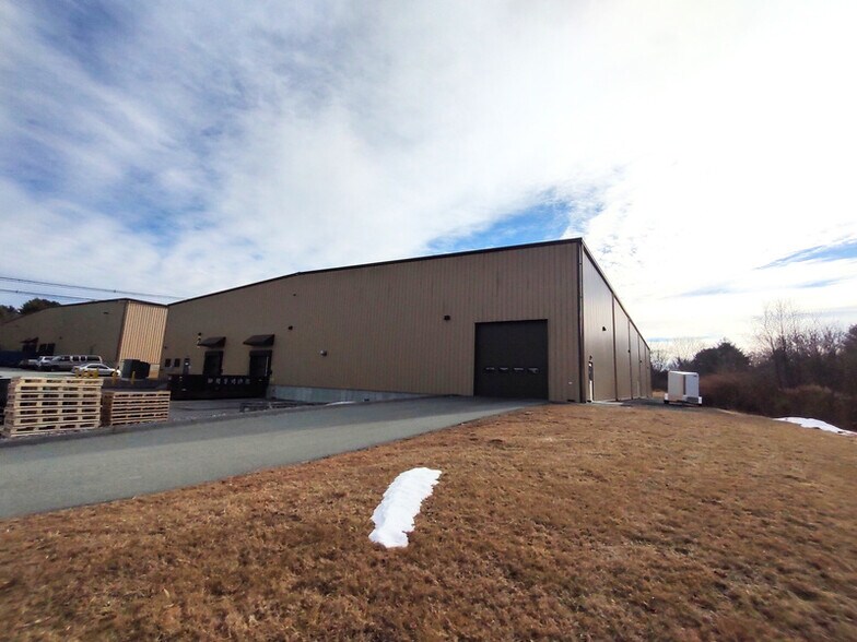 More Photos Of 207 Tracy Rd, Killingly Manufacturing For Lease