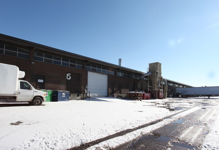 More Photos Of 112 Snidercroft Rd, Concord Warehouse For Lease