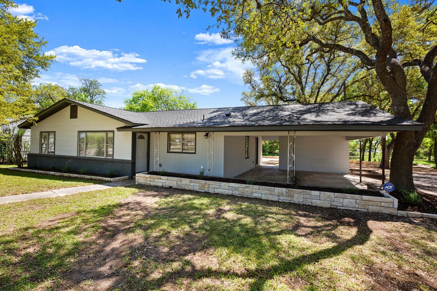 Primary Photo Of 603 W Highway 290, Dripping Springs Office For Sale