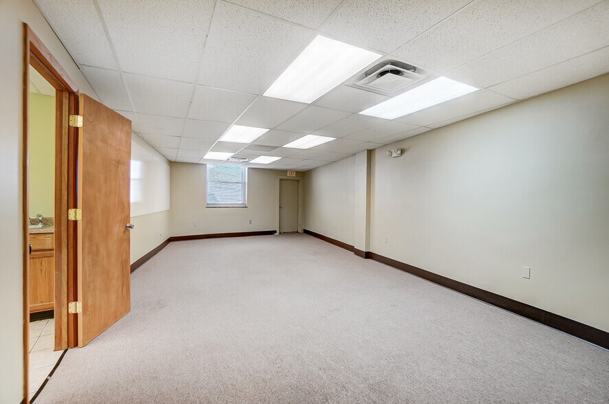 More Photos Of 3925-3927 Brotherton Rd, Cincinnati Office For Sale