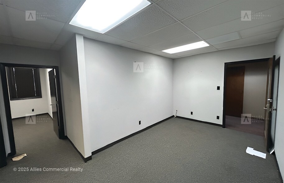 More Photos Of 9595 Whitley Dr, Indianapolis Office For Lease