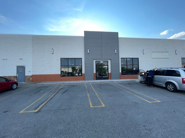 More Photos Of 6914 Eastman Ave, Midland Freestanding For Lease