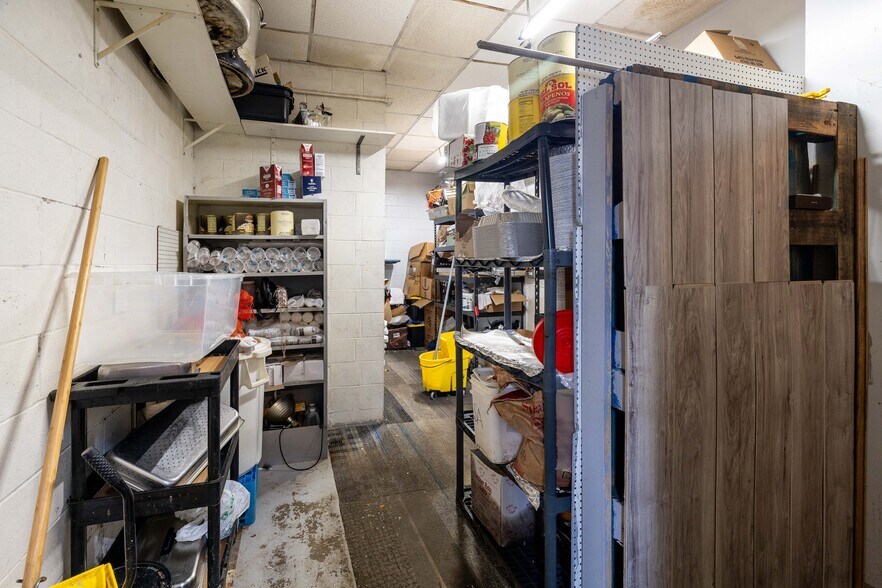 More Photos Of 111 W Union St, Goodland General Retail For Sale