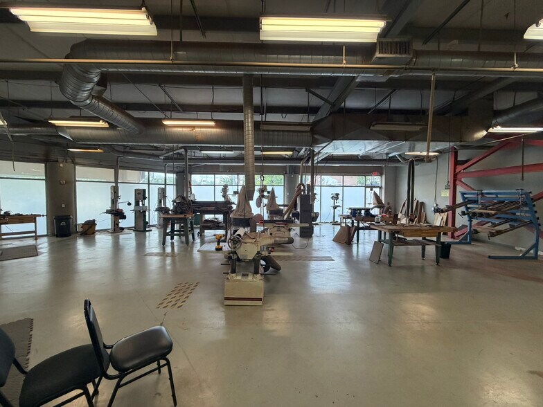 More Photos Of 5000 Harding Pl, Nashville Showroom For Lease