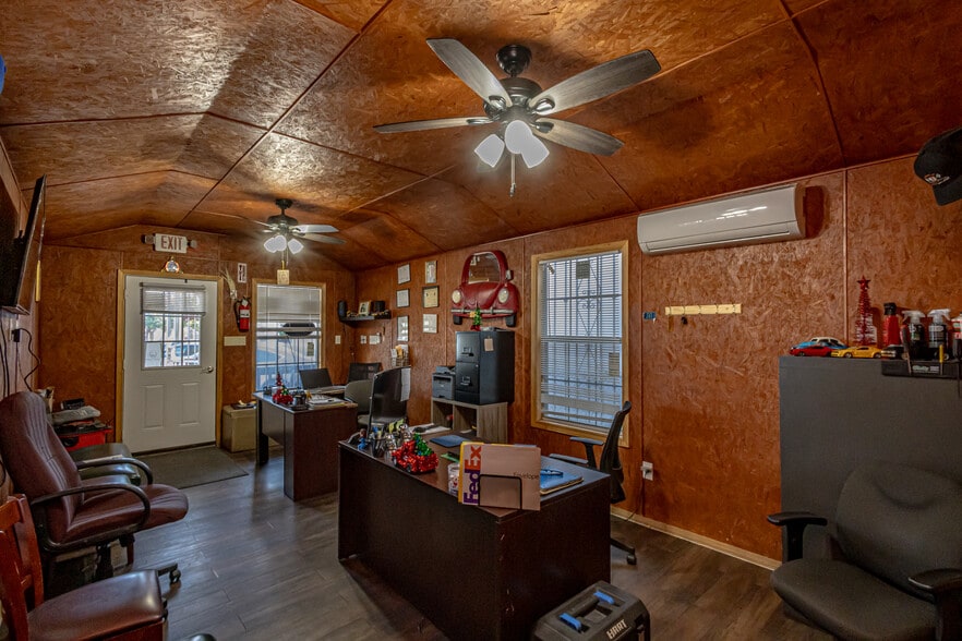 More Photos Of 2608 San Bernardo Ave, Laredo Office For Sale