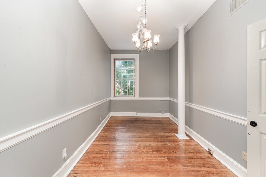 More Photos Of 826 Caroline St, Fredericksburg Storefront Retail Office For Lease