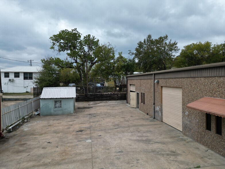 More Photos Of 2164 Jacksboro Hwy, Fort Worth Warehouse For Lease