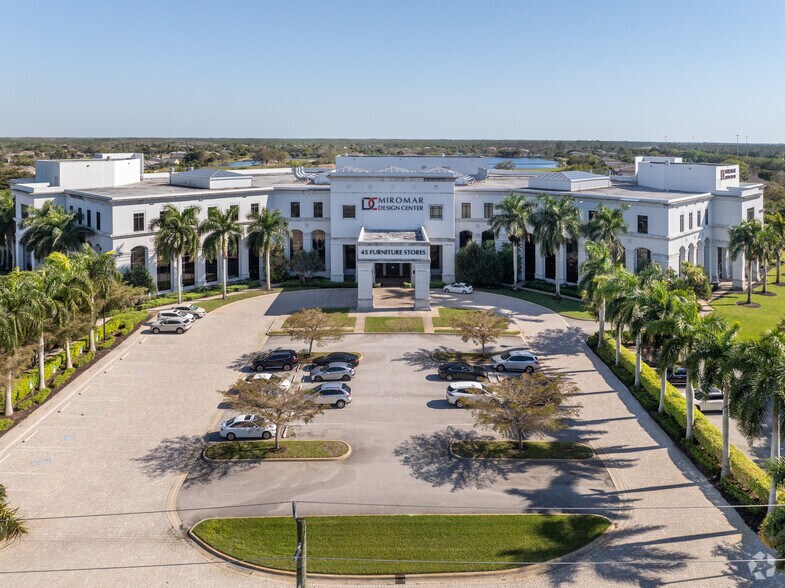 More Photos Of 10800 Corkscrew Rd, Estero General Retail For Lease