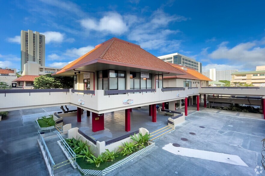 More Photos Of 100 N Beretania St, Honolulu General Retail For Lease