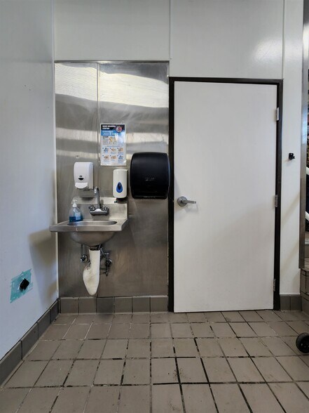 More Photos Of 1066-1070 S Fairfax Ave, Los Angeles Restaurant For Lease