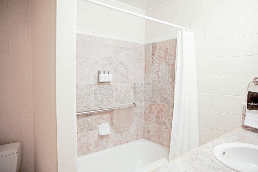 More Photos Of 816 W Main St, Grass Valley Hotel For Sale